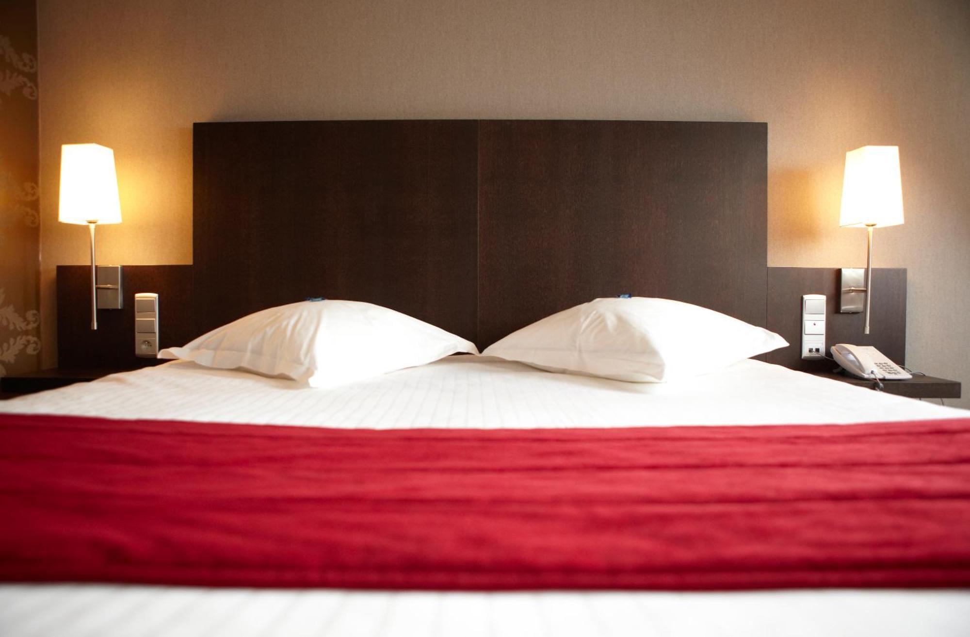 Biznis Hotel لوكيرين المظهر الخارجي الصورة