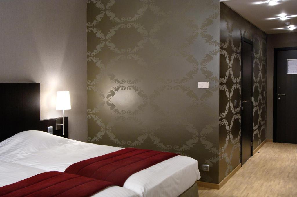 Biznis Hotel لوكيرين المظهر الخارجي الصورة