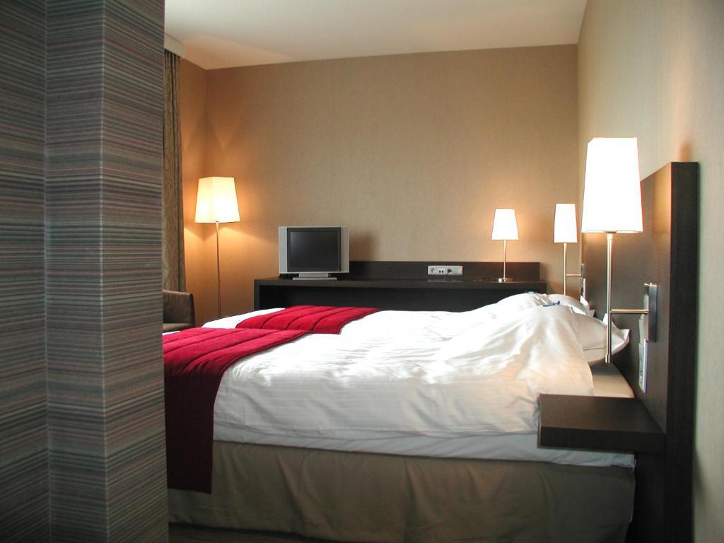 Biznis Hotel لوكيرين الغرفة الصورة