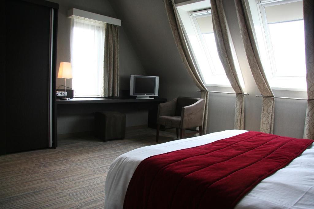 Biznis Hotel لوكيرين الغرفة الصورة